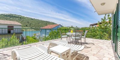 Apartman s klimatizací s terasou pro 10 os. se 4 ložnicemi K-6096 - Seaside Holiday House Stupin Čeline, Rogoznica - 6096 Stupin Čeline, foto 1