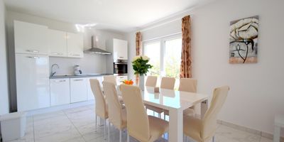 Family Rekreační dům (jako celek) pro 10 os. s výhledem na moře - Villa Isabella Linardići, foto 1