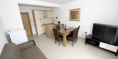 Apartman s klimatizací s terasou pro 4 os. s 1 ložnicí A-17160-a - Apartments By The Sea Promajna, Makarska - 17160 Promajna, foto 2