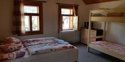 Pokoj s koupelnou se sprchou pro 4 os. (s možností přistýlky) - Penzion Martinské údolí Kořenov, foto 1