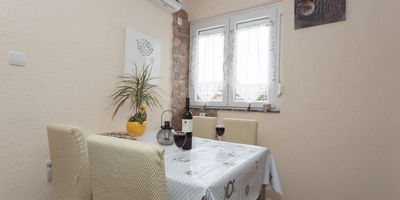 Apartman pro 4 os. se 2 ložnicemi s výhledem na moře na poschodí - Apartmani Zoki Dramalj, foto 1