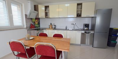 Apartman pro 4 os. se 2 ložnicemi na poschodí - Apartman Gem Barušići, foto 1