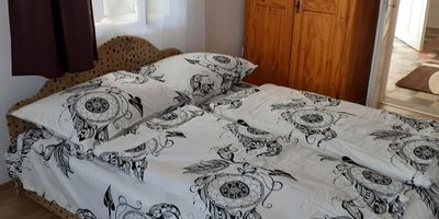 Apartman pro 8 os. se 3 ložnicemi s výhledem do dvora přízemní - Bella Apartman Sárospatak, foto 1