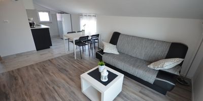 Apartman s klimatizací s terasou pro 4 os. s 1 ložnicí A-18607-a - Apartments With Parking Space Vir - 18607, foto 3