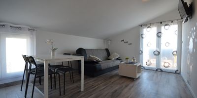 Apartman s klimatizací s terasou pro 4 os. s 1 ložnicí A-18607-a - Apartments With Parking Space Vir - 18607, foto 2