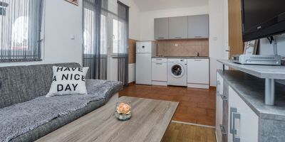 Apartman s klimatizací s terasou pro 4 os. se 2 ložnicemi A-19466-a - Apartments With Parking Space Vir - 19466, foto 1
