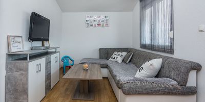 Apartman s klimatizací s terasou pro 4 os. se 2 ložnicemi A-19466-a - Apartments With Parking Space Vir - 19466, foto 2