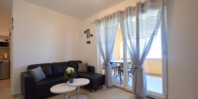 Apartman s klimatizací s terasou pro 4 os. se 2 ložnicemi A-20442-a - Apartments With Parking Space Vantačići, Krk - 20442 Vantačići, foto 2