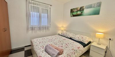 Apartman pro 8 os. se 4 ložnicemi na přízemí - Apartmani Ana Dramalj, foto 1