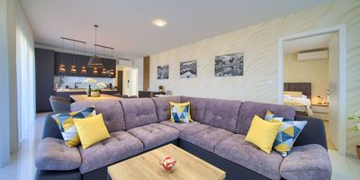 Apartman pro 6 os. se 3 ložnicemi - Apartment Crystal Aura 2 Malinska II, foto 1