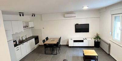 Apartman s klimatizací s terasou pro 4 os. se 2 ložnicemi A-22296-a - Apartments With Parking Space Stobreč, Split - 22296 Stobreč, foto 3