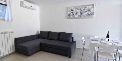 Apartman s klimatizací s terasou pro 4 os. s 1 ložnicí A-22658-a - Apartments With Parking Space Zambratija, Umag - 22658 Zambratija, foto 2
