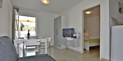 Apartman s klimatizací s terasou pro 4 os. s 1 ložnicí A-22658-a - Apartments With Parking Space Zambratija, Umag - 22658 Zambratija, foto 1
