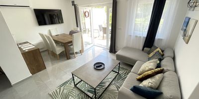 Apartman s terasou pro 6 os. se 3 ložnicemi na přízemí - Írisz Apartman Balatonmáriafürdő, foto 1