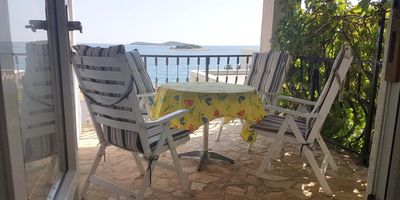 Apartman s klimatizací s terasou pro 4 os. se 2 ložnicemi A-23439-a - Apartments By The Sea Rogoznica - 23439, foto 1