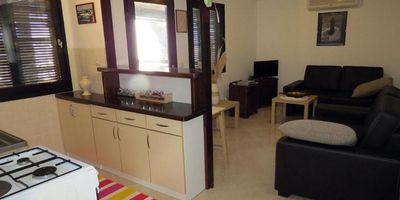 Apartman s klimatizací s terasou pro 4 os. se 2 ložnicemi K-23316 - Holiday House With A Parking Space Bast, Makarska - 23316 Bast, foto 2