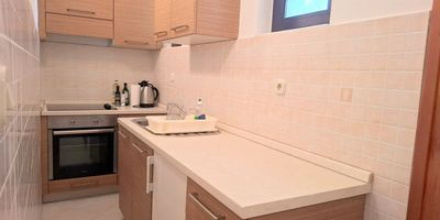 Apartman s terasou pro 4 os. se 2 ložnicemi s výhledem do zahrady - Apartmani Toni Malinska, foto 1