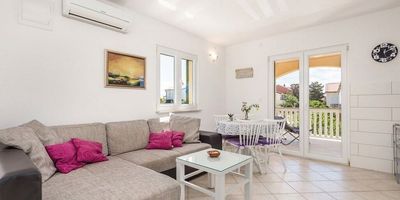 Apartman s klimatizací s terasou pro 5 os. se 2 ložnicemi A-24101-a - Apartments With Parking Space Povljana, Pag - 24101 Povljana, foto 1