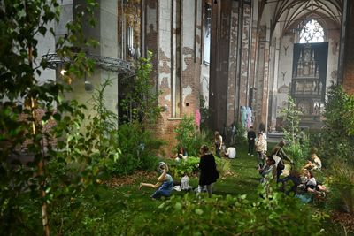 Instalacja "LeŚnia" w gotyckim wnętrzu Centrum św. Jana w Gdańs
