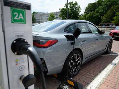 Wzrost o ponad 100 proc. Polacy kupują auta elektryczne