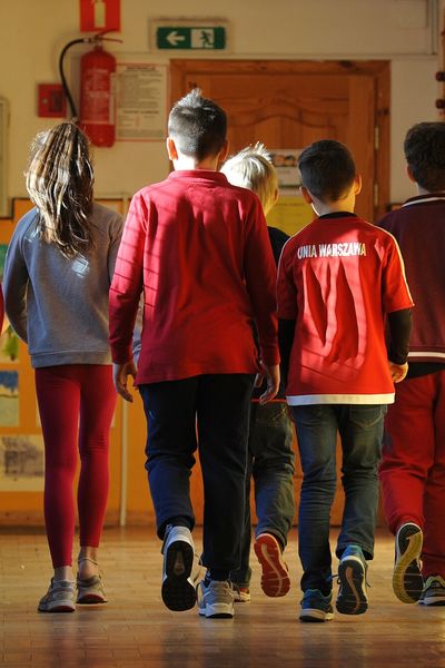 Dzieci w szkołach w całej Polsce mają trudności z dostępem do psychologa szkolnego. Stoją w kolejce na ponad 700 osób (zdjęcie ilustracyjne)