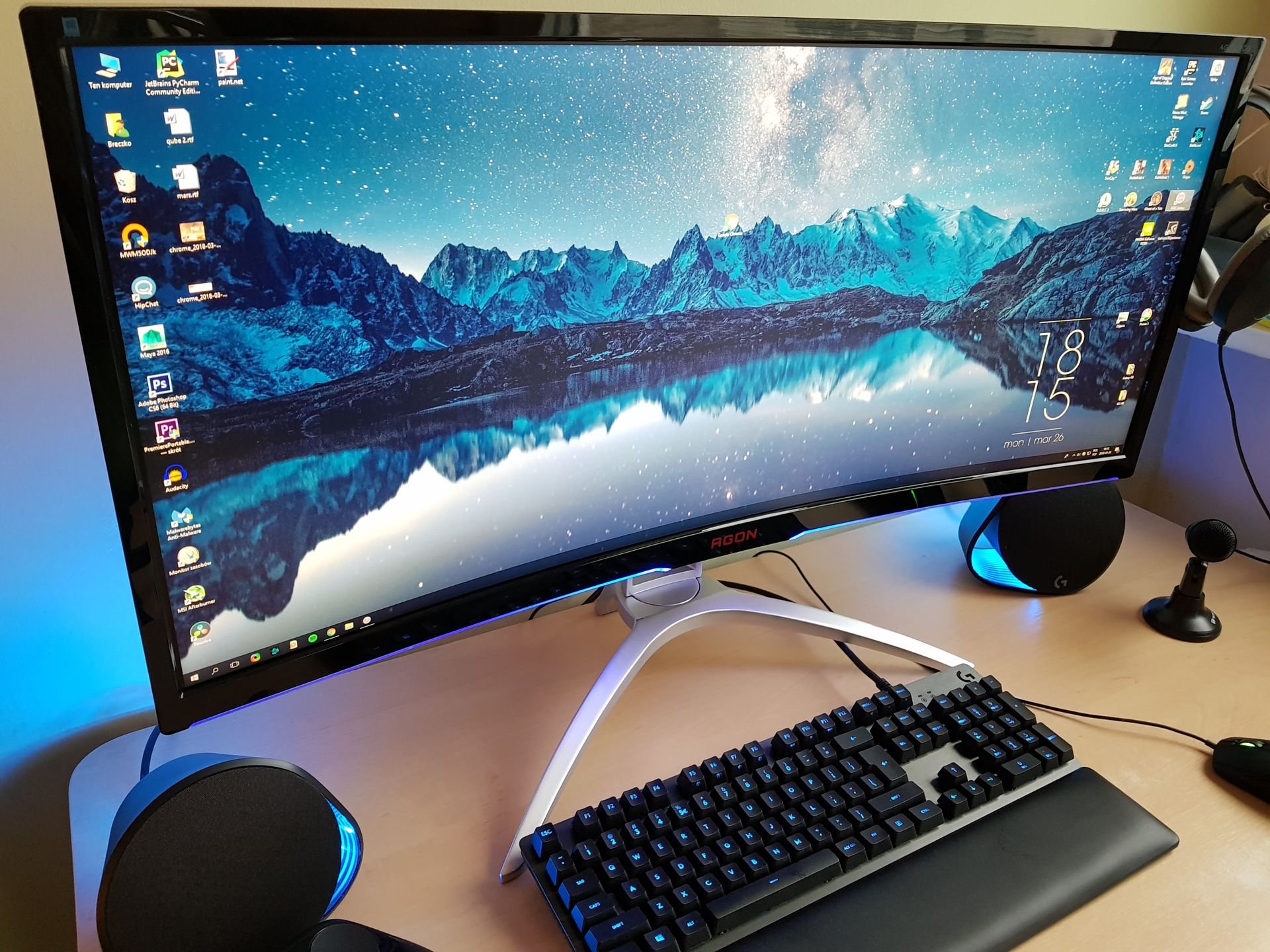 Czy 35 cali w monitorze komputerowym to za dużo? Skądże znowu. To ...