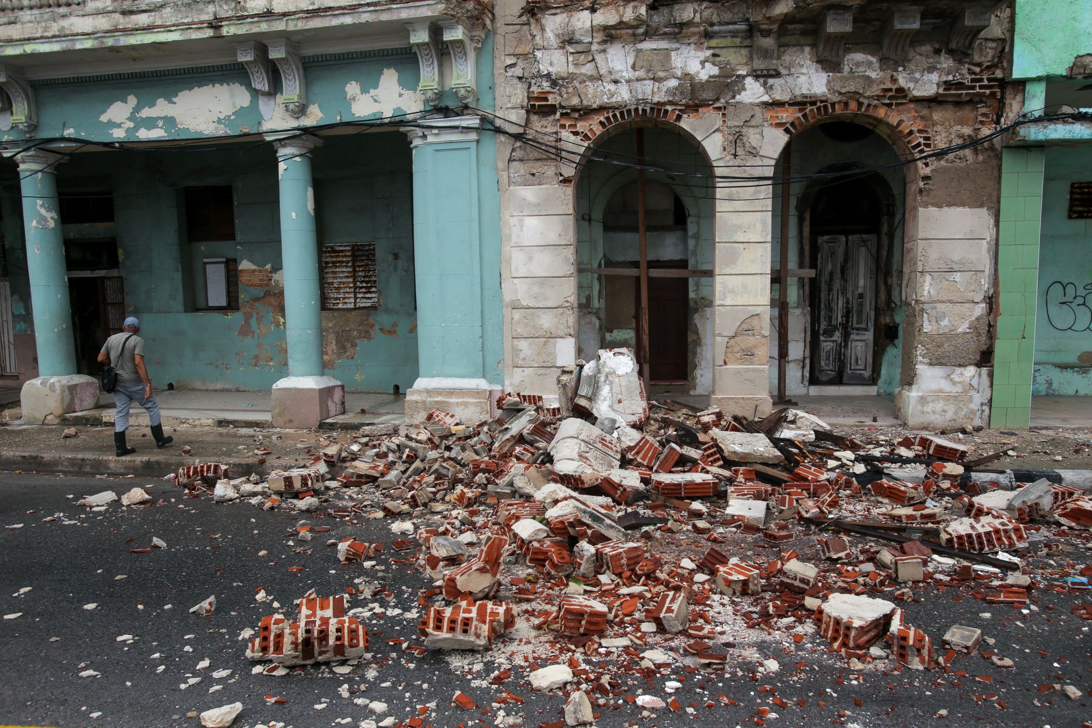 Earthquake devastates Cuba; fires and floods disrupt US and Colombia