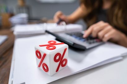 Wartość stóp procentowych w {{monthName}} {{year}}