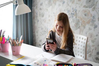 Smartfon już w przedszkolu. Nowe badanie pokazuje skalę zjawiska