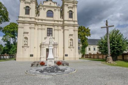 Kościół parafialny p.w. św. Ludwika i Klasztor Paulinów