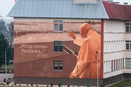 Papieski mural w Drohiczynie