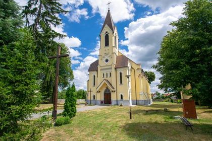 Kościół parafialny pw. Matki Boskiej i św. Jana Nepomucena