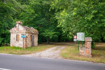 Zespół dworsko-parkowy w Świerżach