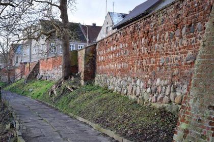 Mury obronne w Trzebiatowie