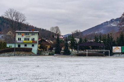 Stadion LKS Porąbka i siłownia zewnętrzna