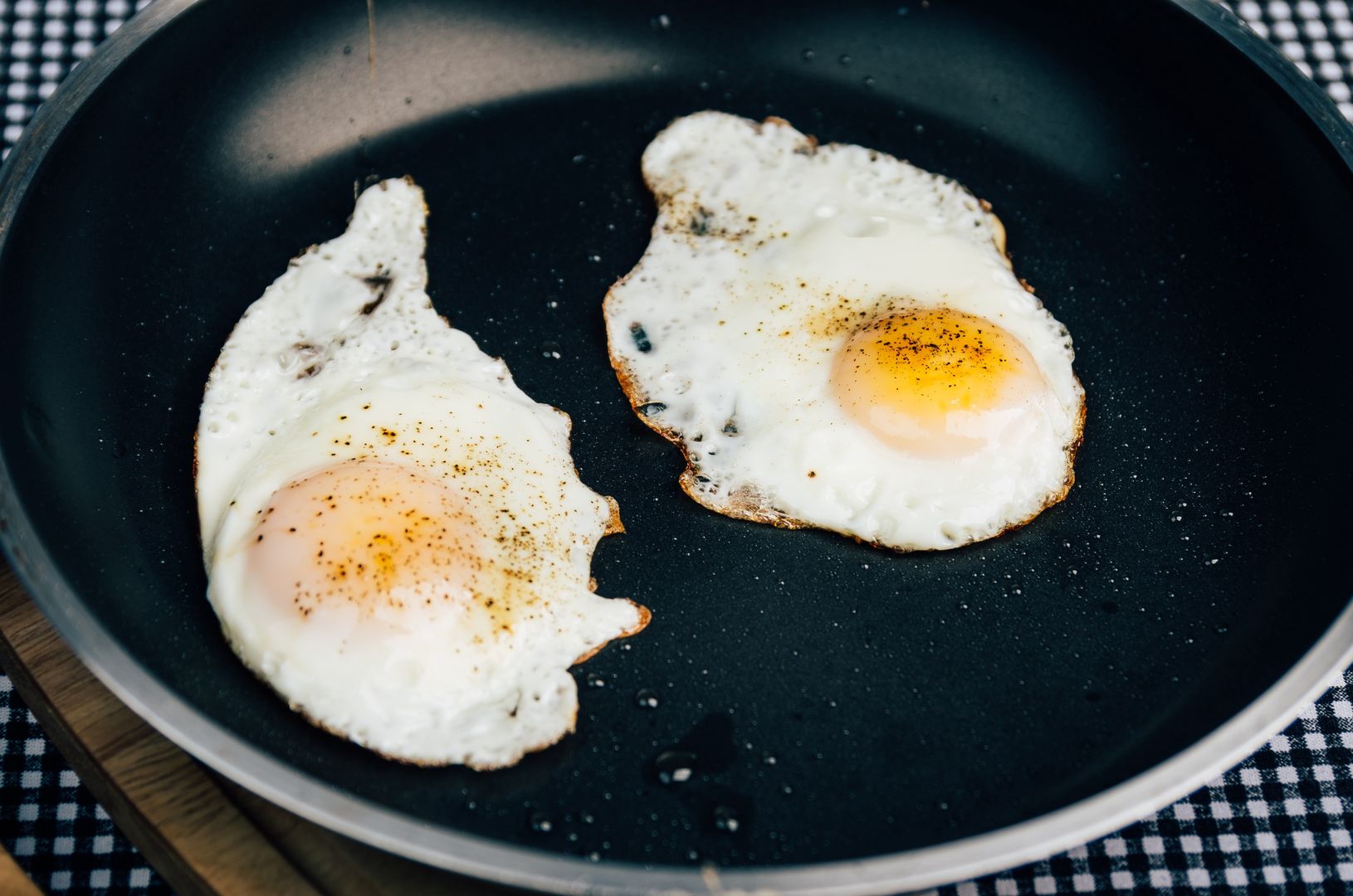 Choosing the right fats for frying eggs: Expert advice for a