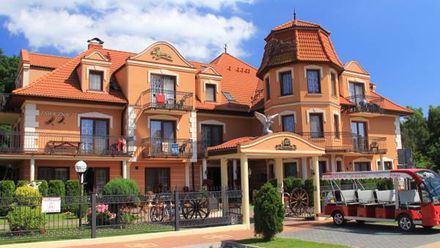 Domy Wczasowe Pałacyk (1)