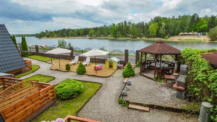 Domki nad jeziorem (1)