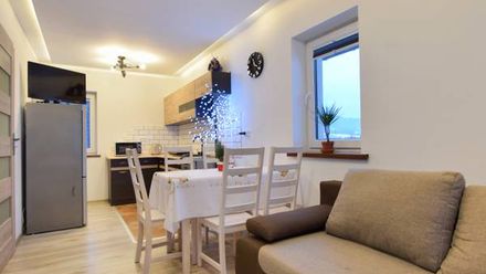 Domek pod brzyzkiem (1)