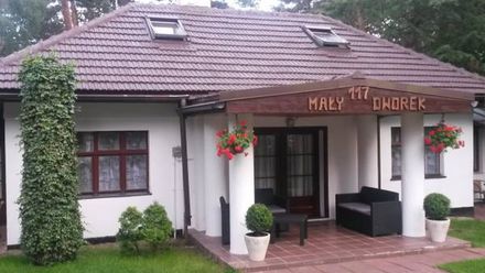 Dom Gościnny Mały Dworek (1)