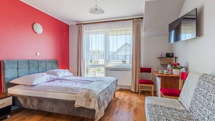 Willa Adek - Pokoje i Domki Apartamentowe (1)