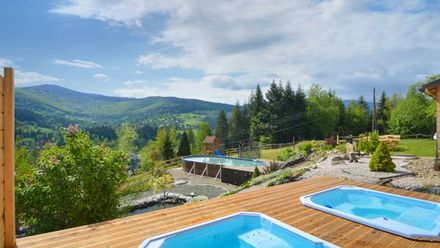 Nad Koroną z Jacuzzi domki i pokoje (1)