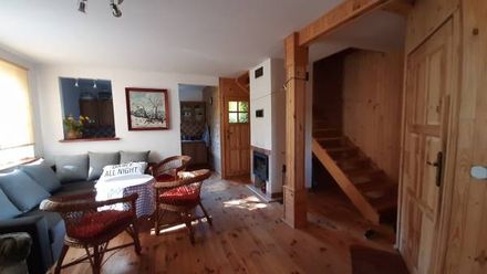 Urokliwy Domek pod lasem (1)