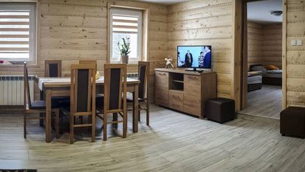APARTAMENT U BRONKA I DOMKI CAŁOROCZNE (1)