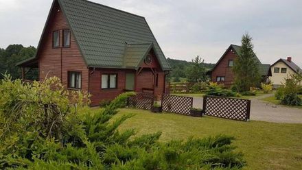 Dwa Domy Drewniane Nad Jeziorem Orzyskim (1)