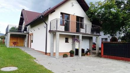 DOMEK NA SKRAJU WSI (1)