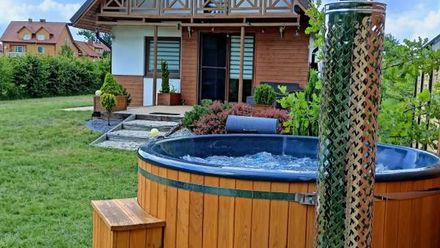 Domek nad Stawem z Jacuzzi (1)