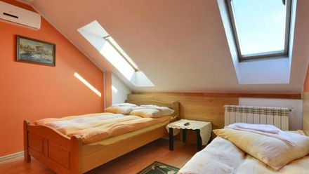 Oberża Pod Kulawą Gęsią (1)