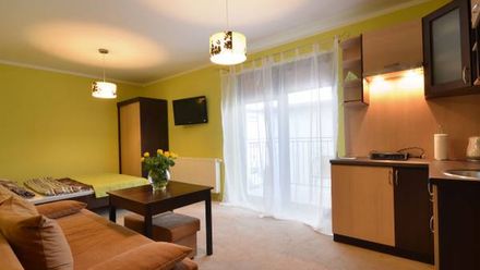 Pod Dębem Pokoje Gościnne (1)