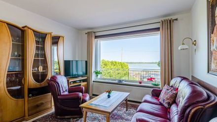 Dom Z Widokiem Na Jezioro (1)